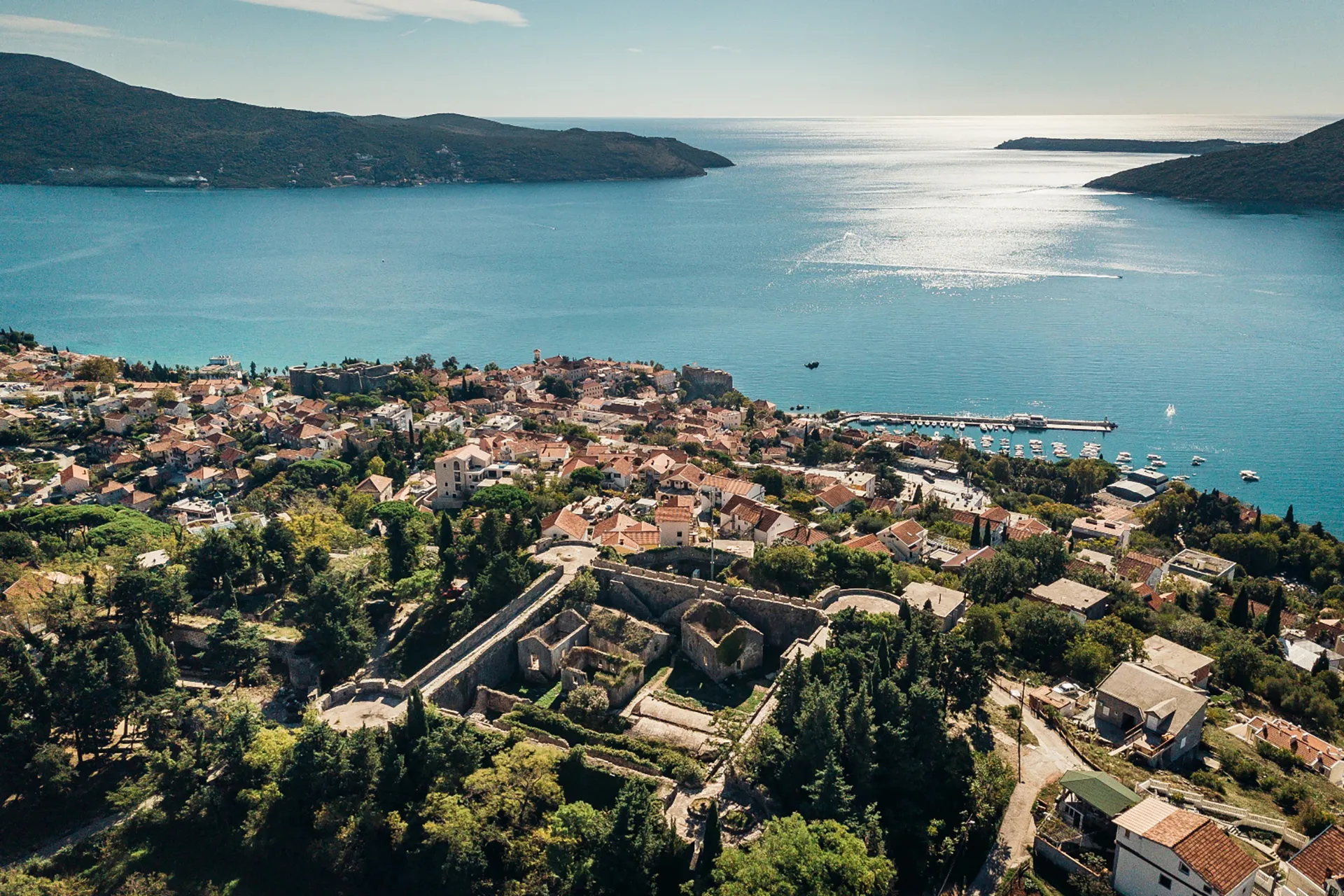 Vy över Kotorbukten från Herceg Novi