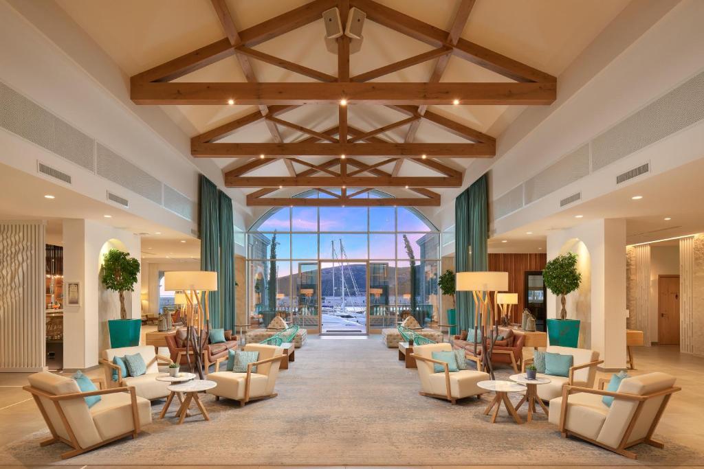 Lazure hotel & marina *****