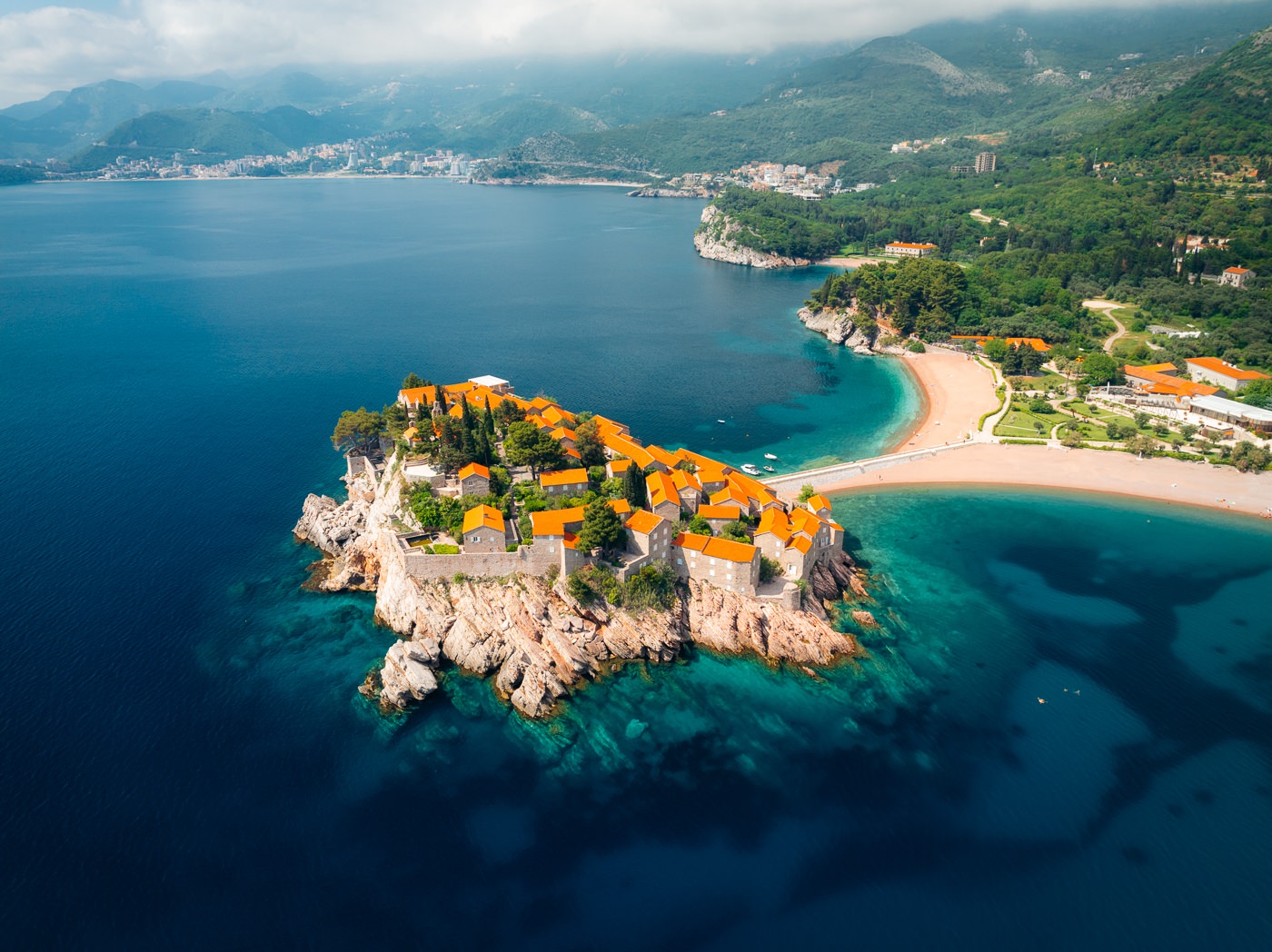 FĂ„ en glimt av den ikoniska Sveti Stefan
